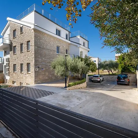 Nika Biograd Na Moru