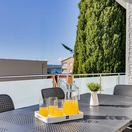 Nika Biograd Na Moru