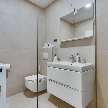 Nika Biograd Na Moru