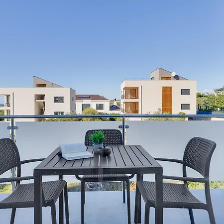 Nika Biograd Na Moru