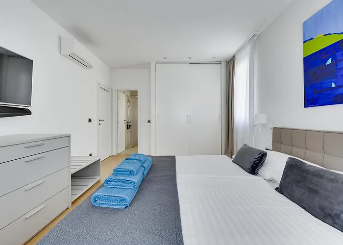 Nika * Biograd Na Moru