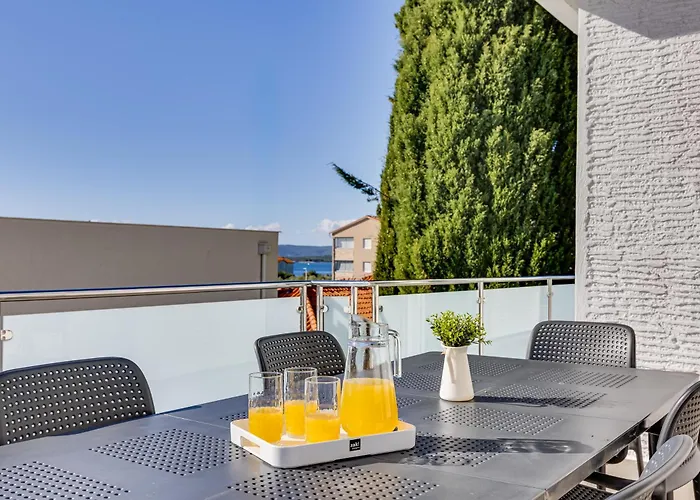 Nika Biograd Na Moru