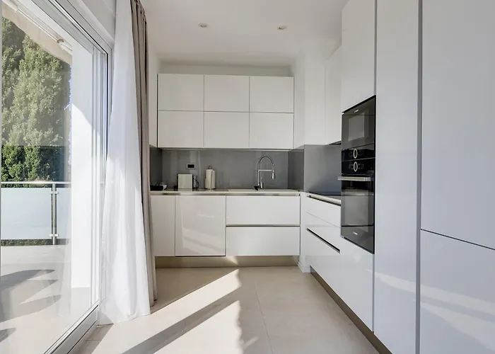 Nika Biograd Na Moru