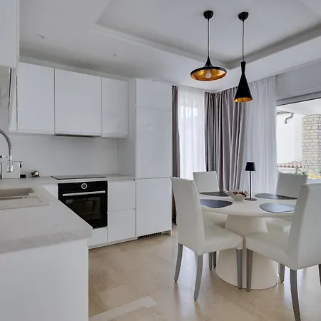 Nika Biograd Na Moru