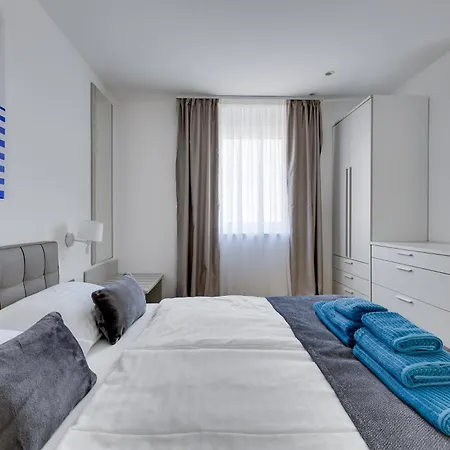 Nika * Biograd Na Moru