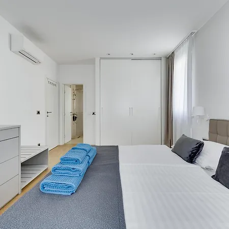 Nika * Biograd Na Moru