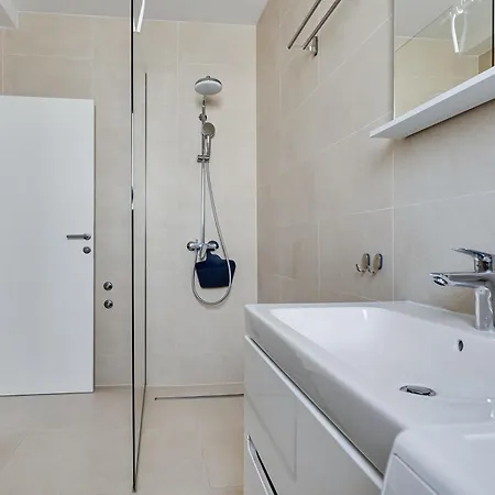 Nika * Biograd Na Moru