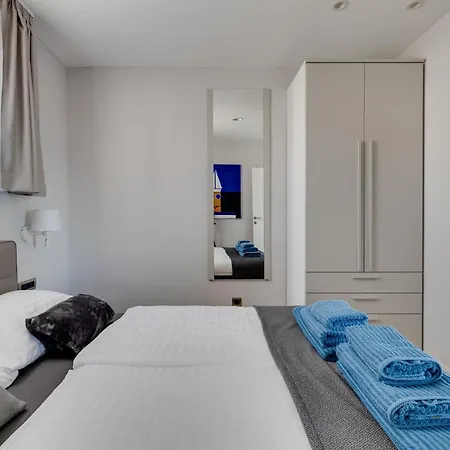 Nika Biograd Na Moru